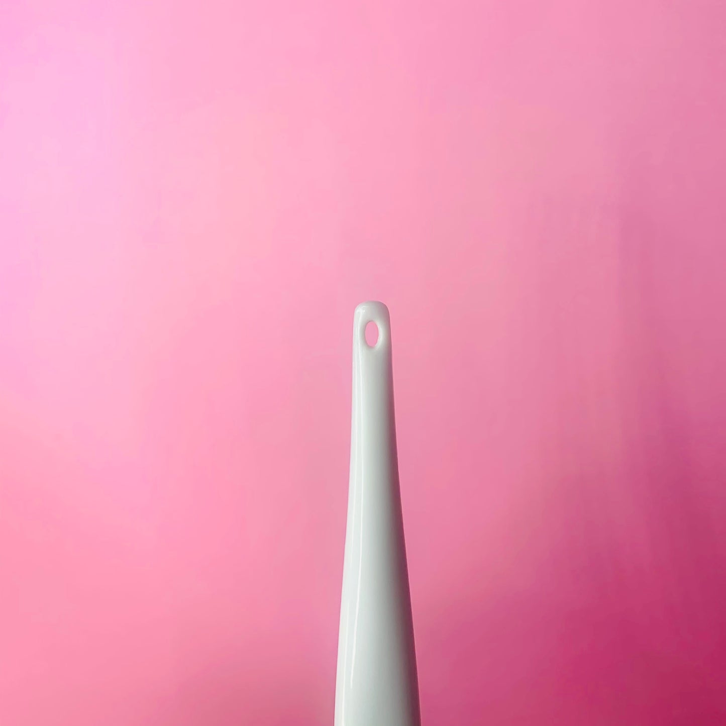 Fine point used to remove blackheads